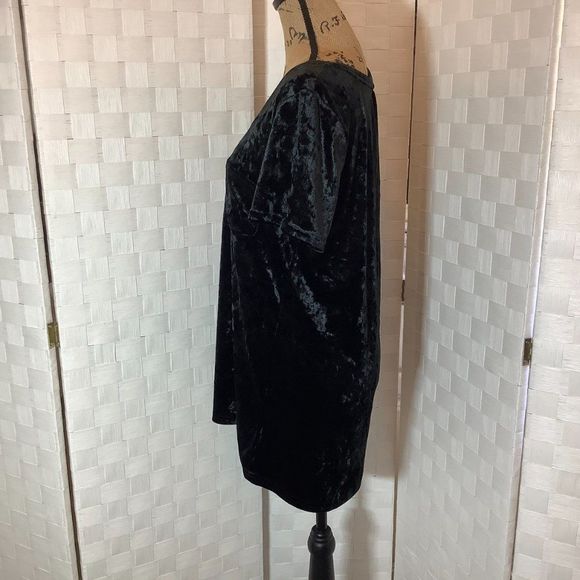 Spring & mercer velvet tee size medium - Picture 5 of 7